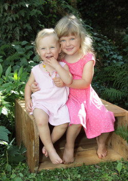 Portraitaufnahme von Kindern in unserem Studiogarten