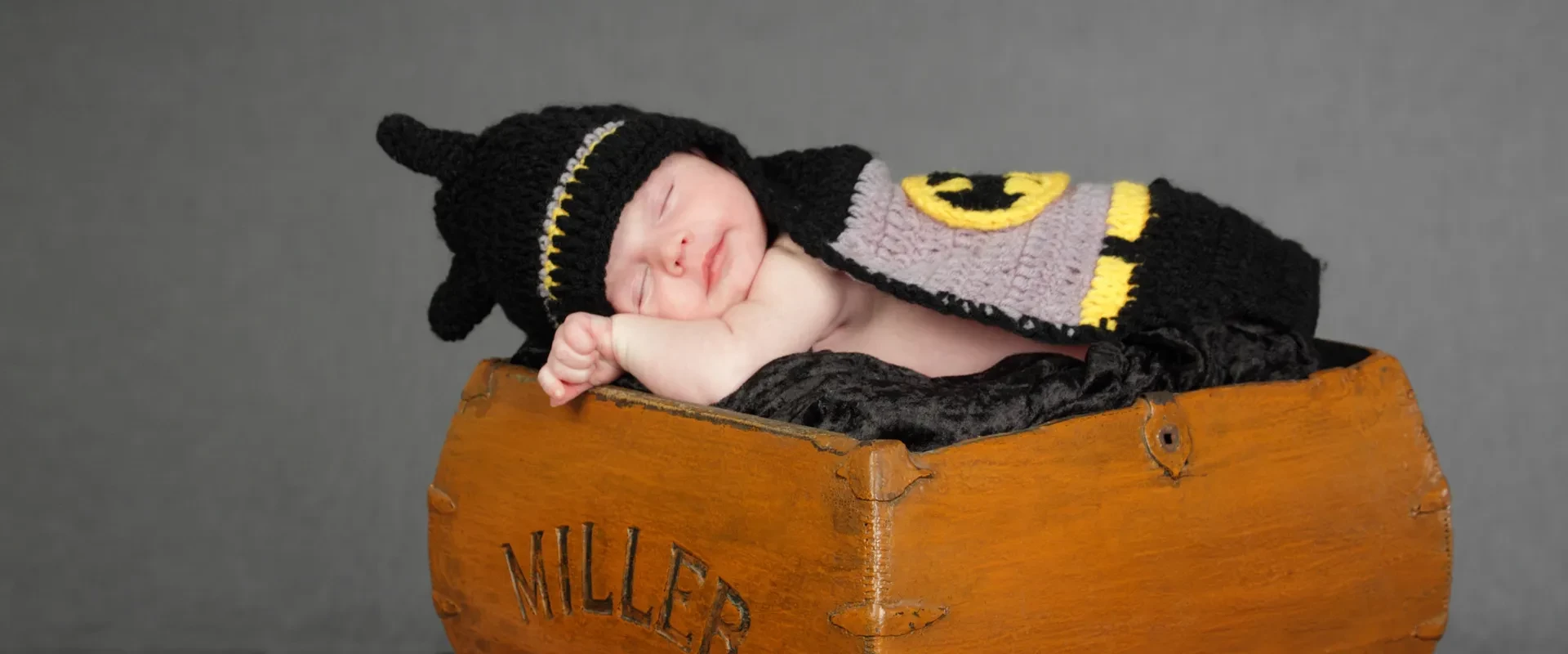 Portrait eines schlafenden Babys aufgenommen in unserem Fotostudio